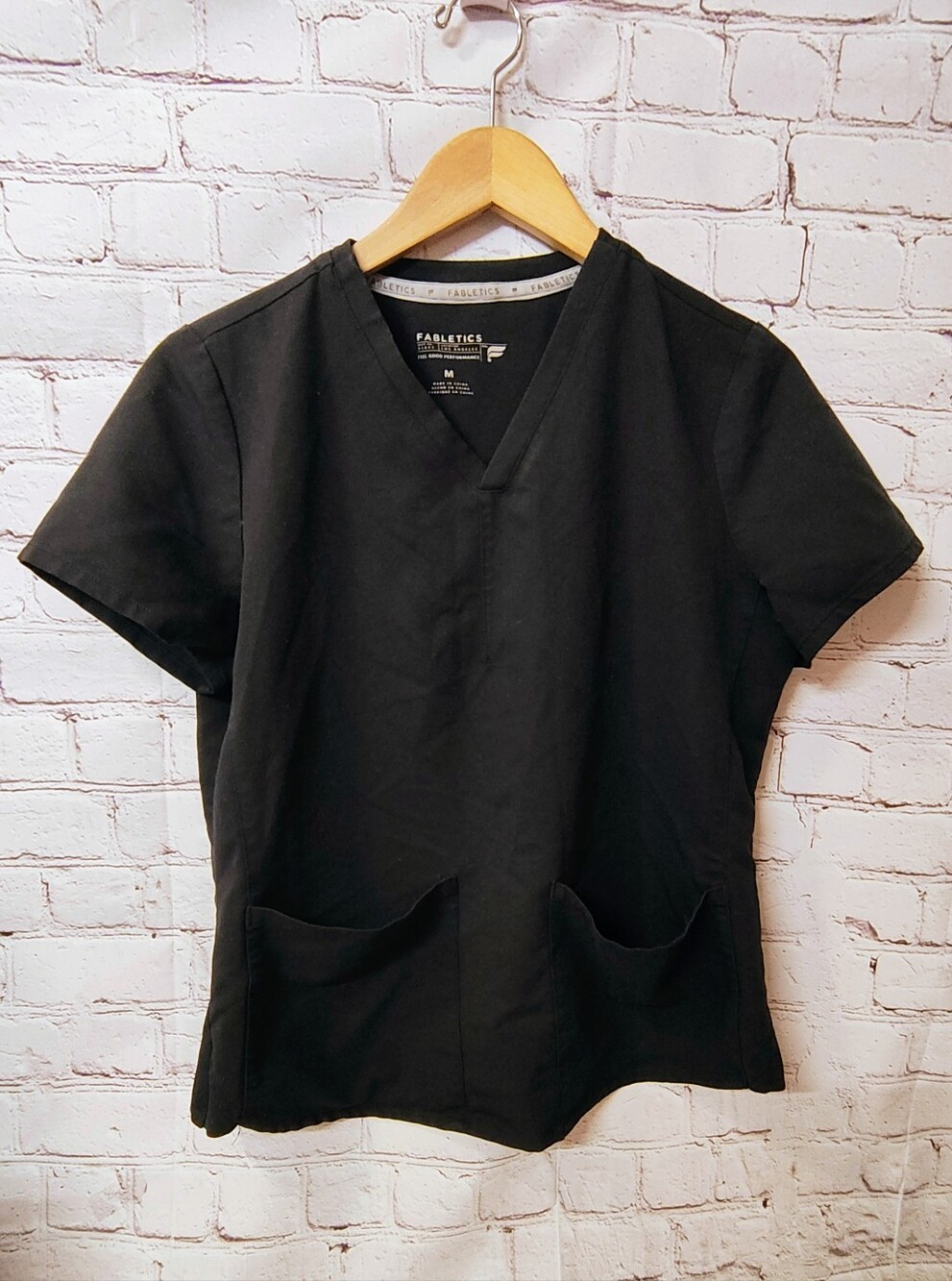 Fabletics Performance Womens Scrub V Neck Top Dual Front Pocket Black Top